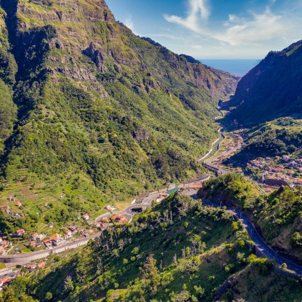 Boa semana! 😍
Sempre com vistas maravilhosas da ilha 👀🙌🥰
.
► http://www.navegabem.com
+Info: Link in the BIO
.
 #portugal #webdesign #welovewebdesign #navegabemwebdesign #digitalagency